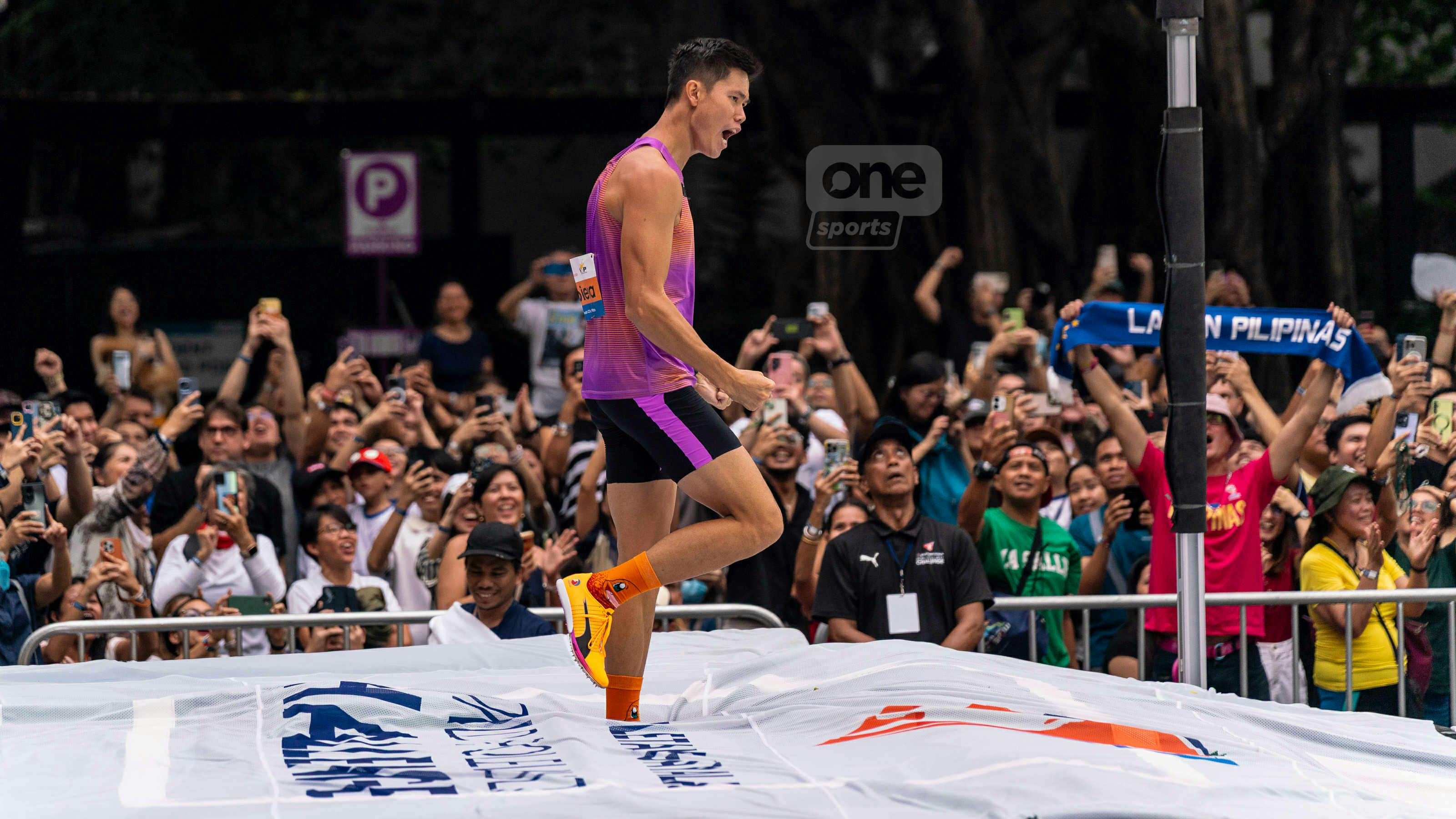 EJ Obiena comes home to rule Atletang Ayala World Pole Vault Challenge